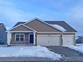 5109 Mustang Dr in Woodbury, MN - Building Photo