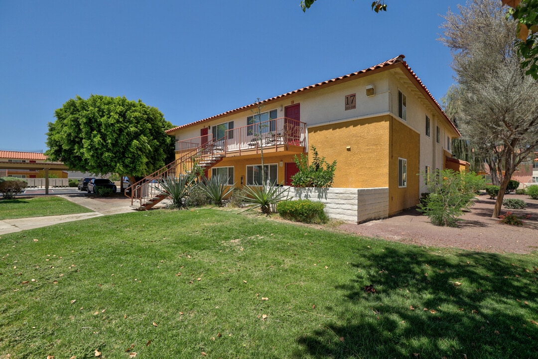 Encanto Apartments in Indio, CA - Foto de edificio