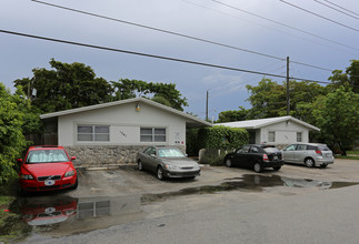 La Siesta Apartments in Fort Lauderdale, FL - Foto de edificio - Building Photo