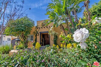 543 N Las Palmas Ave in Los Angeles, CA - Building Photo - Building Photo