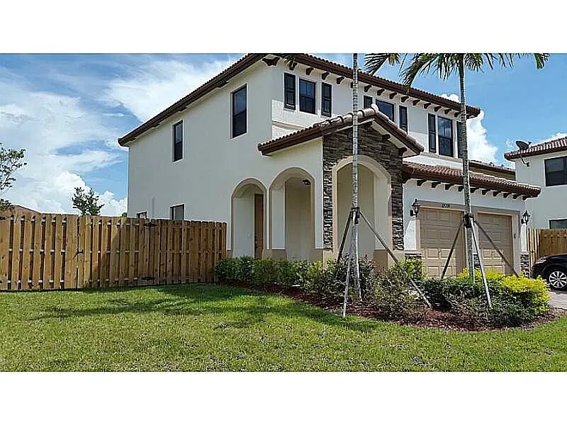 22739 SW 92nd Ct in Cutler Bay, FL - Building Photo