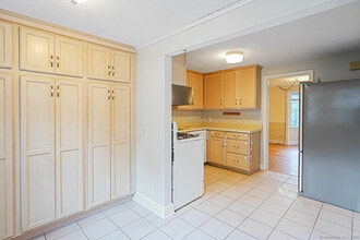 35 Lakewood Cir N in Manchester, CT - Building Photo - Building Photo