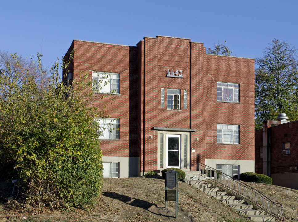 6643 Montgomery Rd in Cincinnati, OH - Building Photo