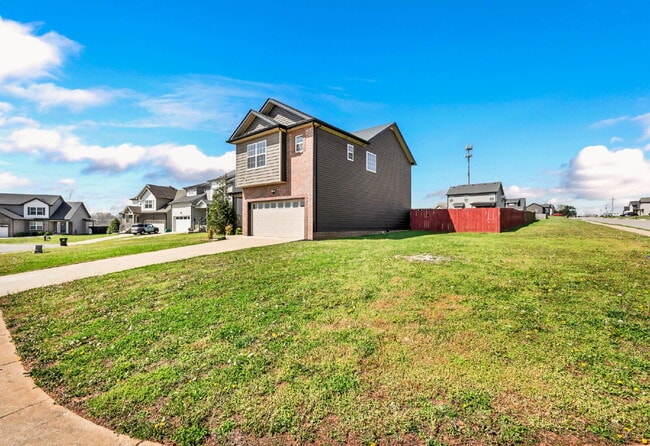 898 Wild Elm Ct in Clarksville, TN - Building Photo - Building Photo