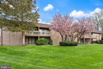 8511 Barrington Ct in West Springfield, VA - Building Photo - Building Photo