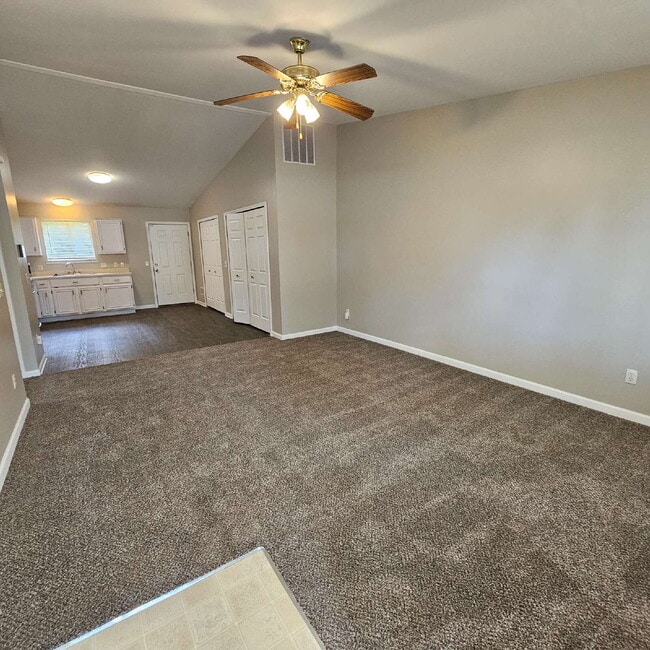 25809 Schoenherr Rd in Warren, MI - Building Photo - Building Photo