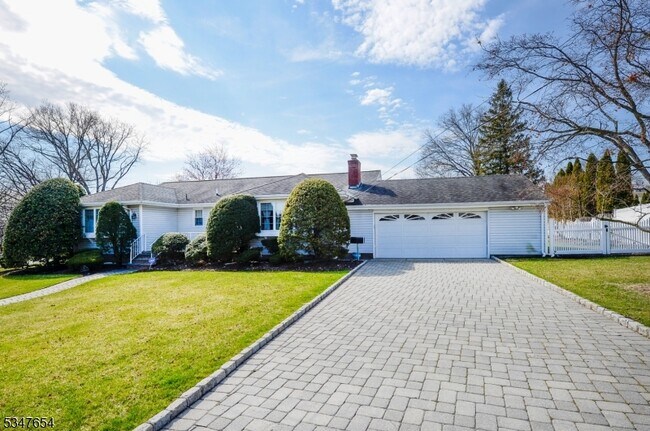 197 Friar Ln in Clifton, NJ - Building Photo - Building Photo