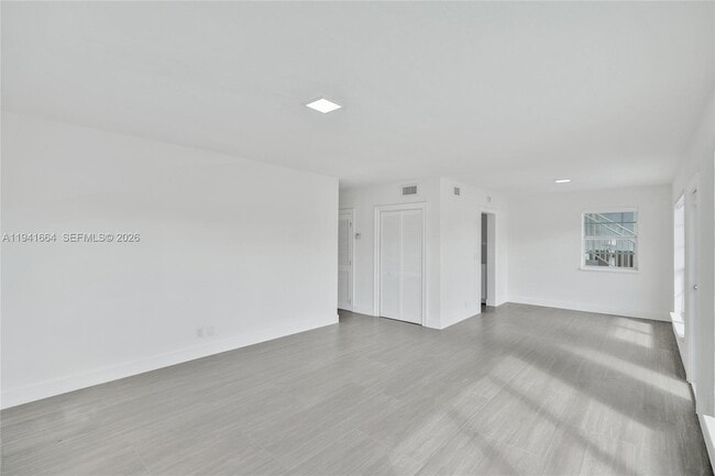 350 S Shore Dr in Miami Beach, FL - Building Photo - Building Photo