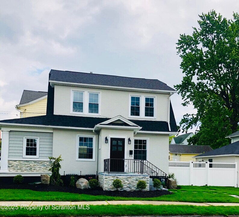 1630 Clay Ave in Dunmore, PA - Building Photo