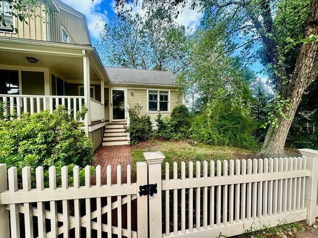 19 Beech Glen St, Unit 17 in Boston, MA - Building Photo - Building Photo