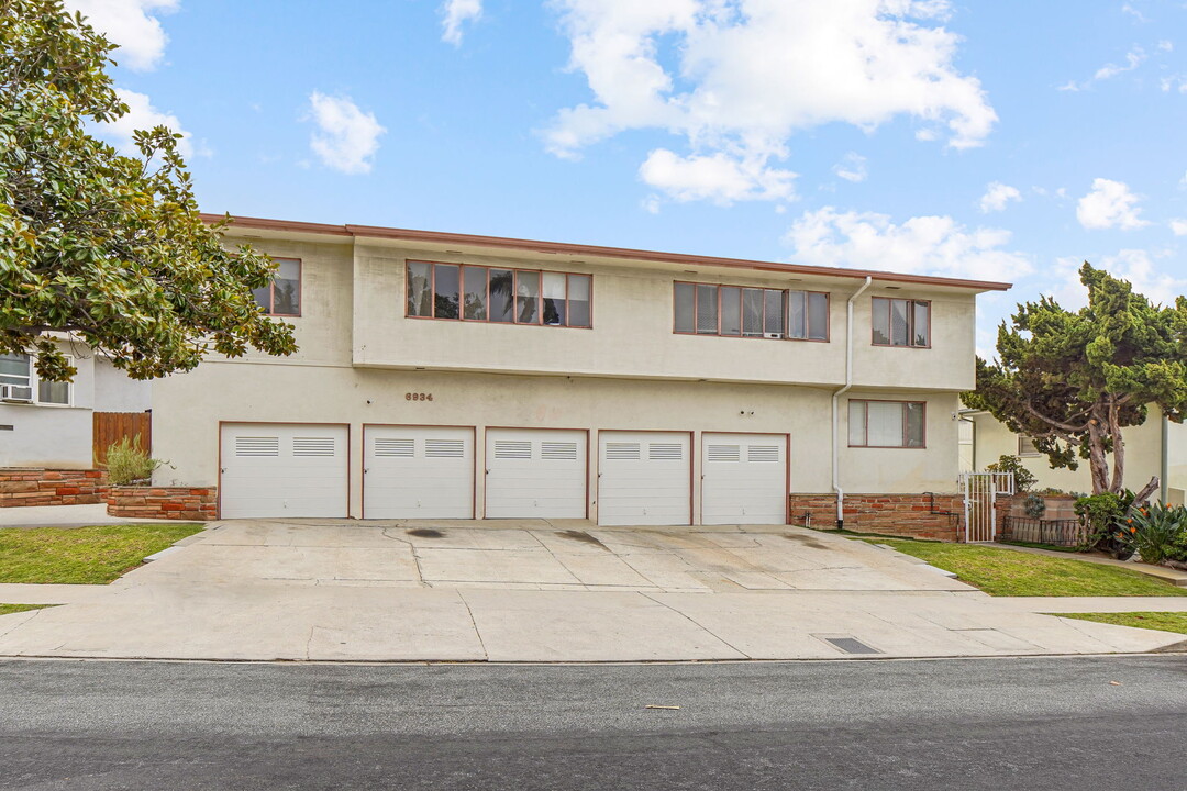 6934 Kittyhawk Ave in Los Angeles, CA - Building Photo