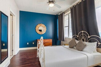 925 Common St in New Orleans, LA - Building Photo - Building Photo