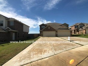 5007 Sanger Cir Dr in Sanger, TX - Building Photo - Building Photo