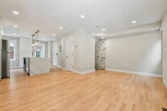 9 Webster Ave, Unit 1 in Boston, MA - Foto de edificio - Building Photo