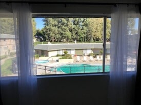 1119 W Francis St in Ontario, CA - Building Photo