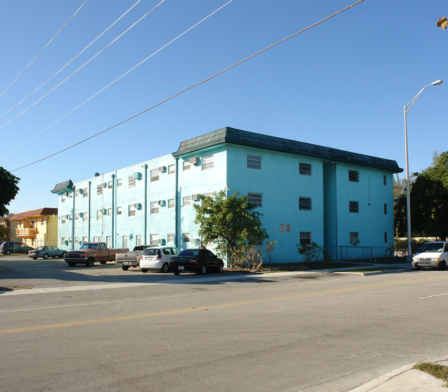 Turf Point Properties in Hialeah, FL - Building Photo - Building Photo