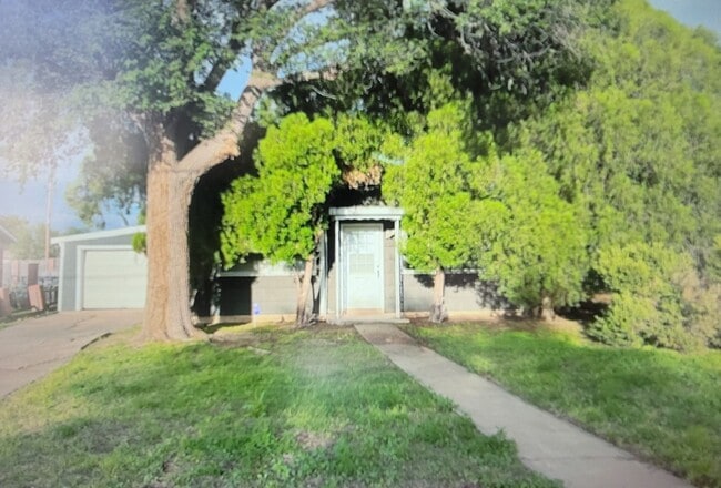 property at 1906 N Hughes St