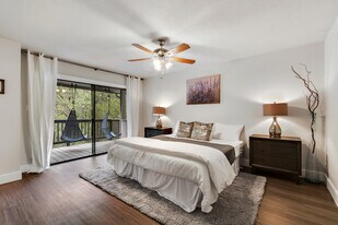 2010 Jones Rd, Unit D in Austin, TX - Building Photo