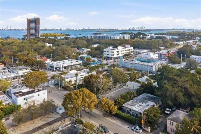 570 NE 69th St in Miami, FL - Building Photo - Building Photo