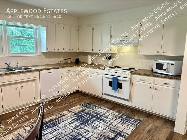 3084 Old Furnace Rd in Boiling Springs, SC - Building Photo - Building Photo