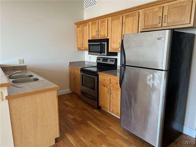 466 N Salina St in Syracuse, NY - Building Photo - Building Photo