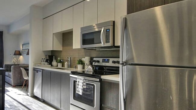 201 E 21st St, Unit 5 in New York, NY - Building Photo - Building Photo