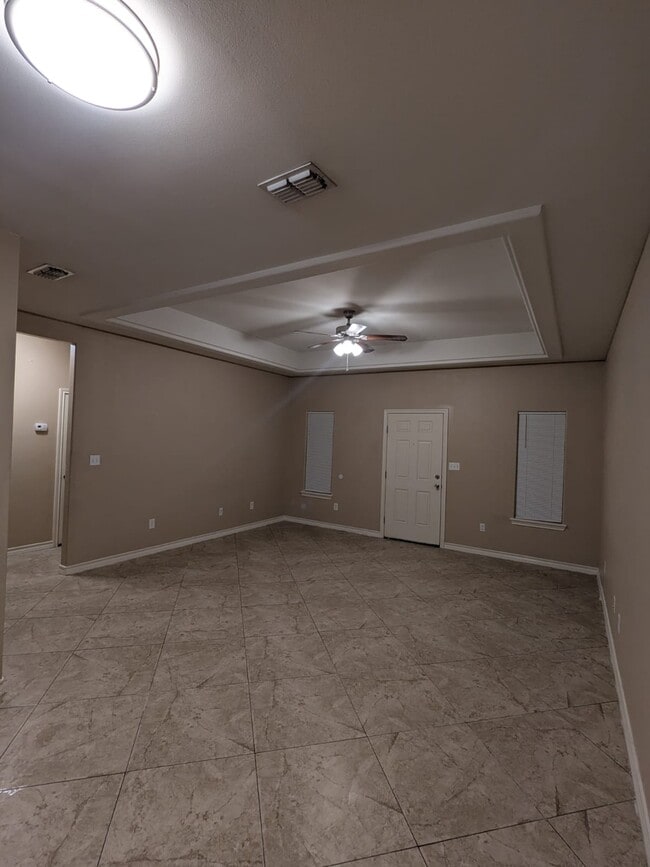 2227 US Highway 281, Unit A2