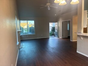 330 Lakespring Pl in Oakley, CA - Foto de edificio - Building Photo