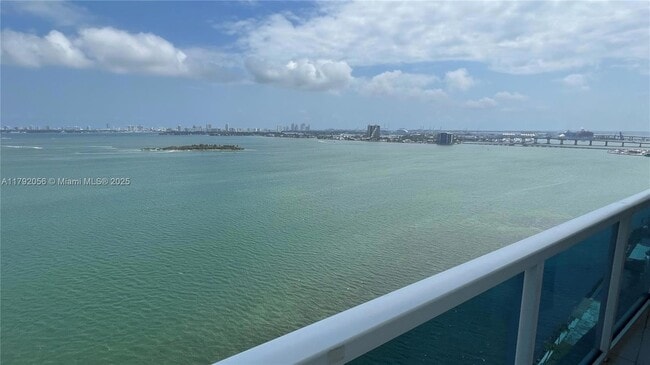 700 NE 25th St, Unit 1703 in Miami, FL - Building Photo - Building Photo