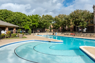 Silver Springs Apartment Homes in Austin, TX - Foto de edificio - Building Photo