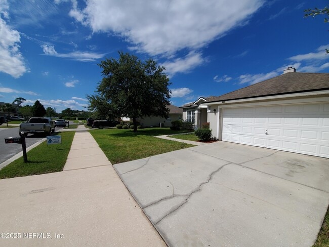825 Lord Nelson Blvd in Jacksonville, FL - Building Photo - Building Photo
