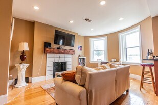 26 Linden St, Unit 7 in Brookline, MA - Building Photo