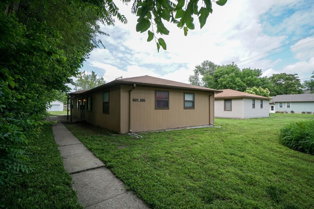 604 Yuma St-Unit -606 in Manhattan, KS - Building Photo