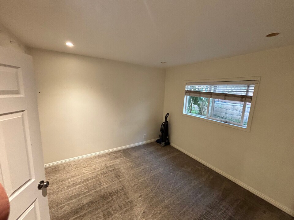 11 Mayflower St in Thousand Oaks, CA - Building Photo