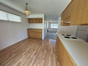 9922 NE 144th Ln in Kirkland, WA - Building Photo - Building Photo