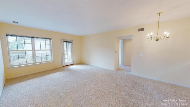 2767 S Knightsbridge Cir in Ann Arbor, MI - Building Photo - Building Photo