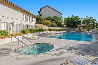 359 Windy Ln in Vista, CA - Building Photo - Building Photo