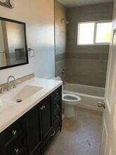 127 E A St, Unit 135 in Port Hueneme, CA - Foto de edificio - Building Photo