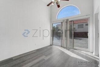 10005 Dove Ridge Dr in Las Vegas, NV - Building Photo - Building Photo