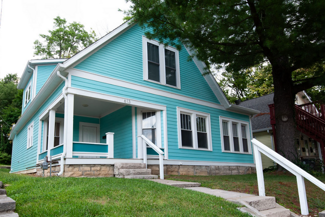 property at 613 N Lincoln St