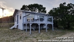 560 Mountain Dr in Lakehills, TX - Building Photo