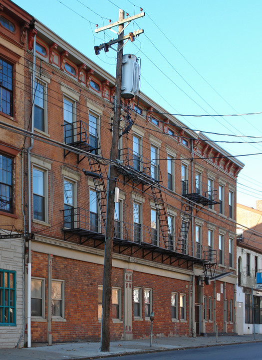 275 W McMicken Ave in Cincinnati, OH - Foto de edificio