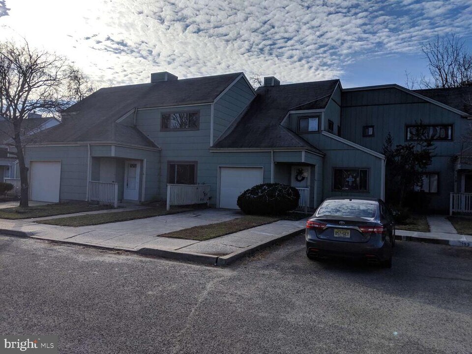 14 Glenwood Dr in Lindenwold, NJ - Building Photo