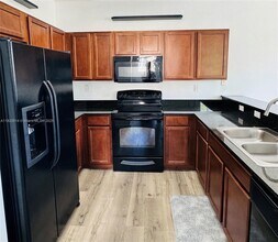 10800 NW 88th Terrace in Doral, FL - Building Photo - Building Photo