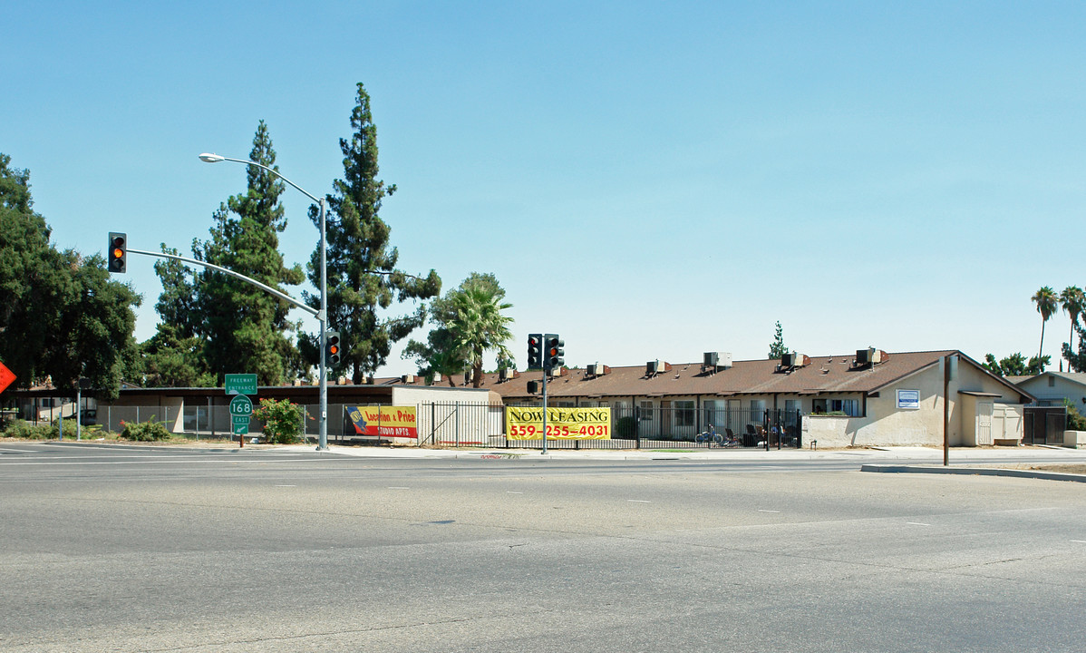 Las Villas Apartments in Fresno, CA - Building Photo