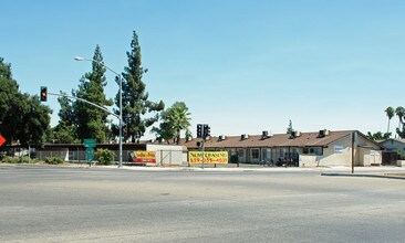 Las Villas Apartments in Fresno, CA - Building Photo - Building Photo