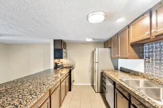 207 Camino de los Marquez, Unit #5 in Santa Fe, NM - Foto de edificio - Building Photo