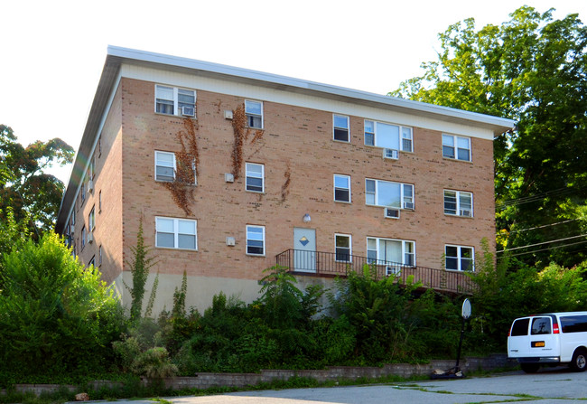 35 Oak St in Brewster, NY - Building Photo - Building Photo