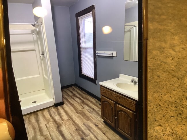 356 E Court St, Unit 1 in Richland Center, WI - Foto de edificio - Building Photo