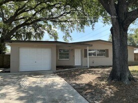 2209 Curtis Dr S in Clearwater, FL - Building Photo